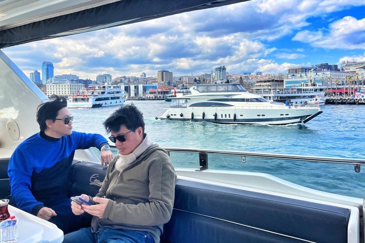 Crociera in yacht di lusso sul Bosforo di Istanbul, con monumenti europei e asiatici, foto 13 | wizardtrip