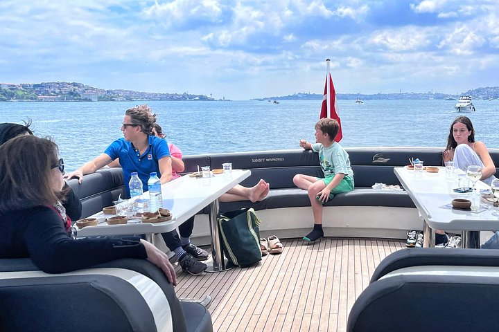 Crociera in yacht di lusso sul Bosforo di Istanbul, con monumenti europei e asiatici, foto 15 | wizardtrip