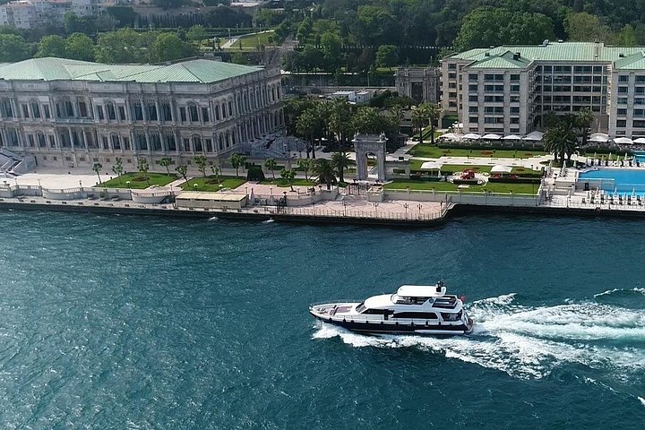 Crociera in yacht di lusso sul Bosforo di Istanbul, con monumenti europei e asiatici, foto 16 | wizardtrip