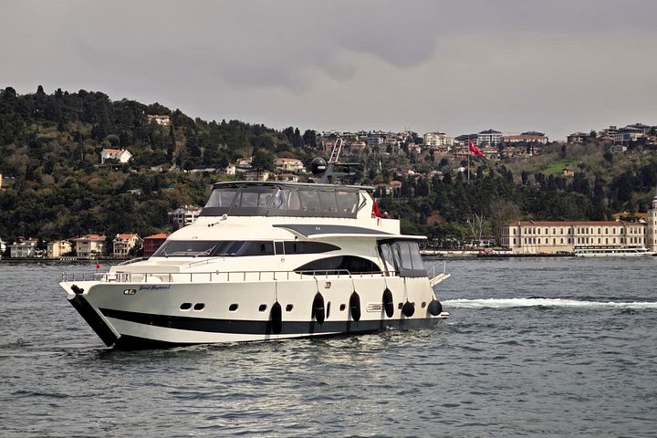 Crociera in yacht di lusso sul Bosforo di Istanbul, con monumenti europei e asiatici, foto 18 | wizardtrip