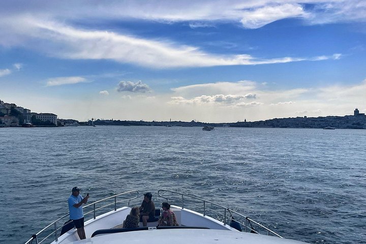 Crociera in yacht di lusso sul Bosforo di Istanbul, con monumenti europei e asiatici, foto 22 | wizardtrip