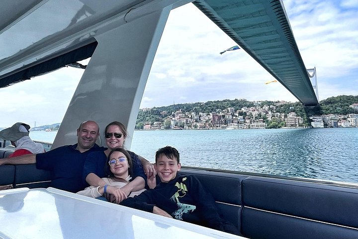 Crociera in yacht di lusso sul Bosforo di Istanbul, con monumenti europei e asiatici, foto 26 | wizardtrip