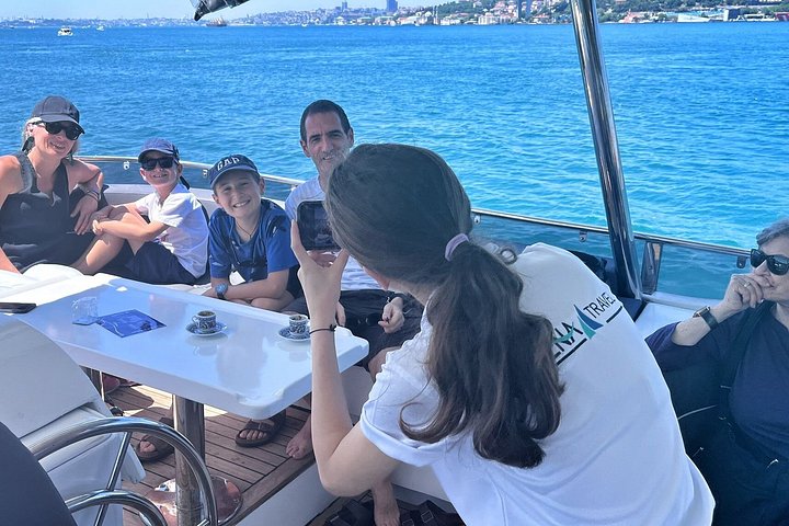 Crociera in yacht di lusso sul Bosforo di Istanbul, con monumenti europei e asiatici, foto 29 | wizardtrip