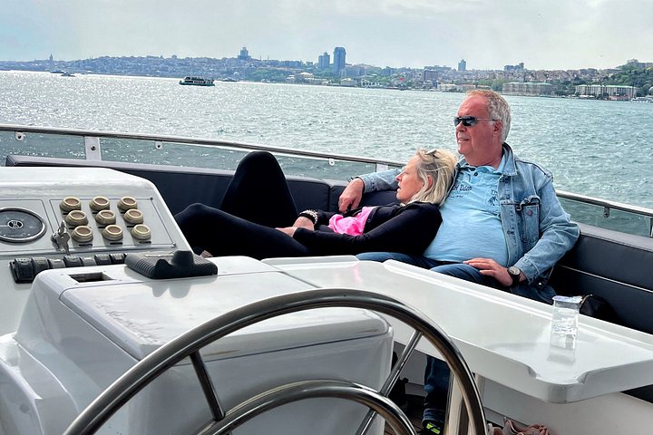 Crociera in yacht di lusso sul Bosforo di Istanbul, con monumenti europei e asiatici, foto 32 | wizardtrip