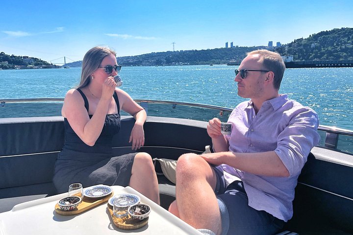 Crociera in yacht di lusso sul Bosforo di Istanbul, con monumenti europei e asiatici, foto 33 | wizardtrip