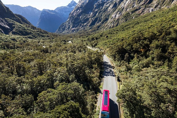 Tour in pullman e crociera a Milford Sound da Queenstown, Nuova Zelanda, che mostra splendidi paesaggi del fiordo, foto 6 | wizardtrip