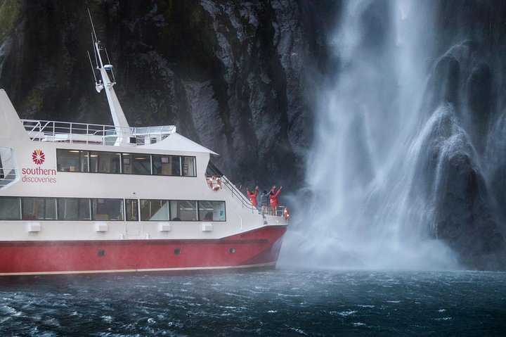 Tour in pullman e crociera a Milford Sound da Queenstown, Nuova Zelanda, che mostra splendidi paesaggi del fiordo, foto 8 | wizardtrip