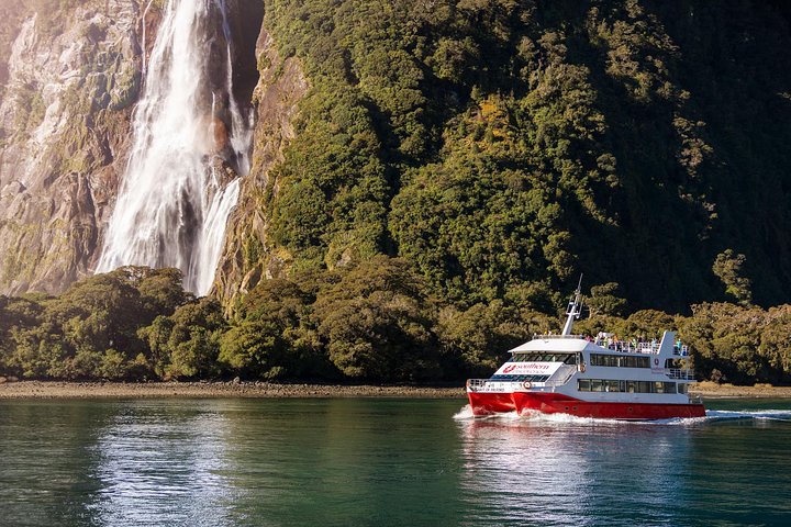Tour in pullman e crociera a Milford Sound da Queenstown, Nuova Zelanda, che mostra splendidi paesaggi del fiordo, foto 9 | wizardtrip