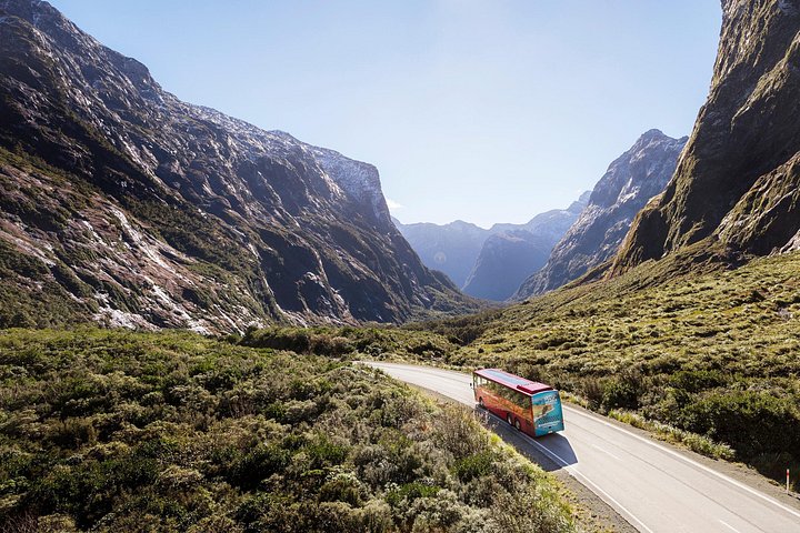 Tour in pullman e crociera a Milford Sound da Queenstown, Nuova Zelanda, che mostra splendidi paesaggi del fiordo, foto 12 | wizardtrip