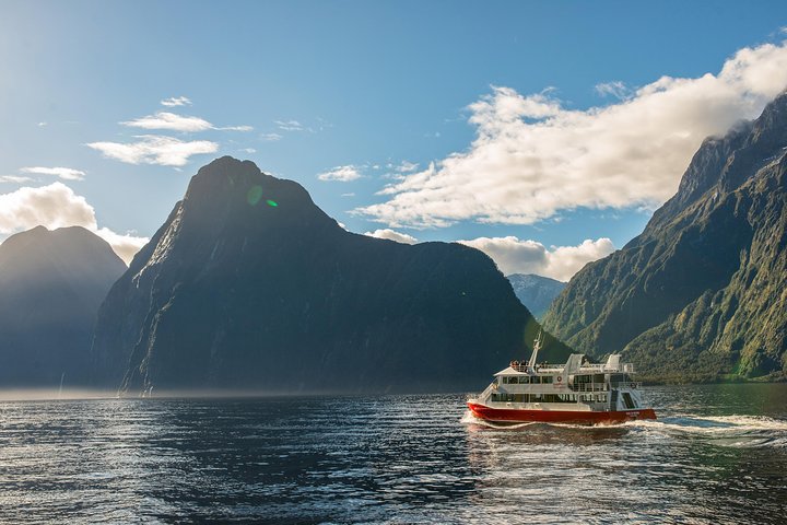 Tour in pullman e crociera a Milford Sound da Queenstown, Nuova Zelanda, che mostra splendidi paesaggi del fiordo, foto 13 | wizardtrip