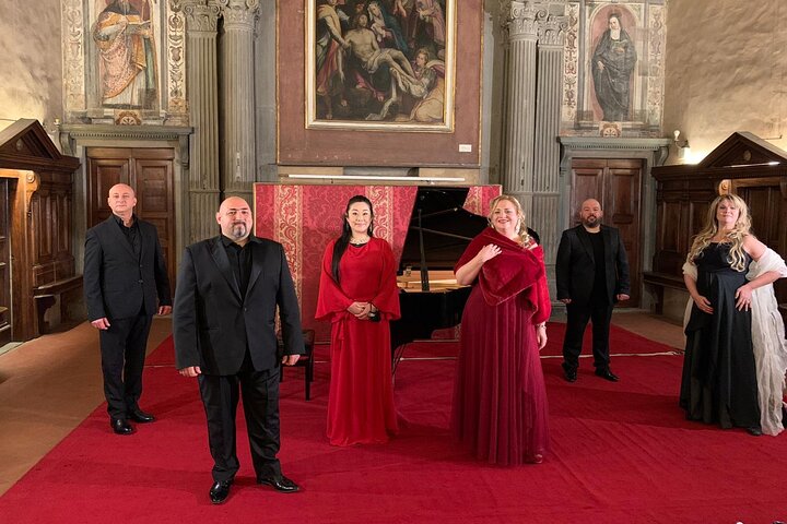 Genießen Sie ein italienisches Opernkonzert in der historischen Santa Monaca Kirche in Florenz mit berühmten Arien und Kunst, Foto 9 | wizardtrip