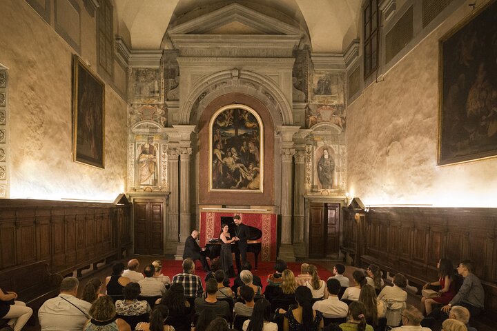 Genießen Sie ein italienisches Opernkonzert in der historischen Santa Monaca Kirche in Florenz mit berühmten Arien und Kunst, Foto 12 | wizardtrip