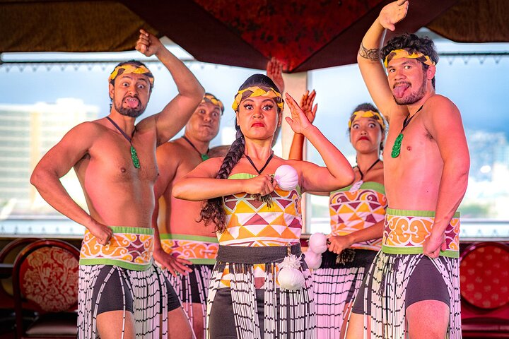 Crucero con cena al atardecer con espectáculo polinesio y buffet en Oahu, Hawái, foto 15 | wizardtrip