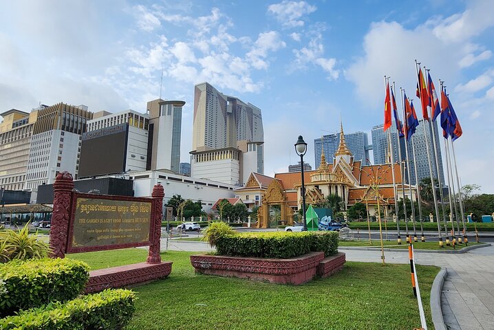 A comprehensive tour of Phnom Penh's historical sites, including temples, museums, and genocide memorials, photo 7 | wizardtrip