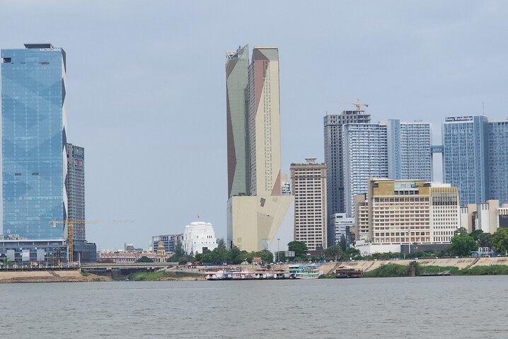 A comprehensive tour of Phnom Penh's historical sites, including temples, museums, and genocide memorials, photo 11 | wizardtrip
