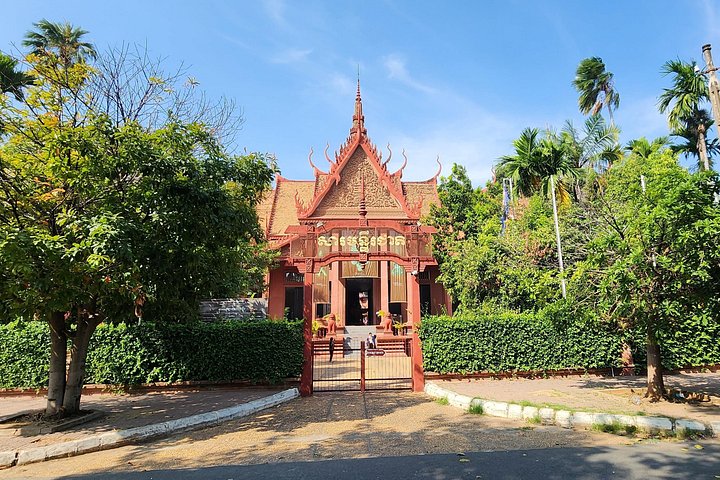 A comprehensive tour of Phnom Penh's historical sites, including temples, museums, and genocide memorials, photo 15 | wizardtrip