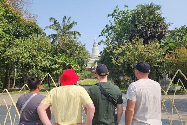 A comprehensive tour of Phnom Penh's historical sites, including temples, museums, and genocide memorials, photo 19 | wizardtrip