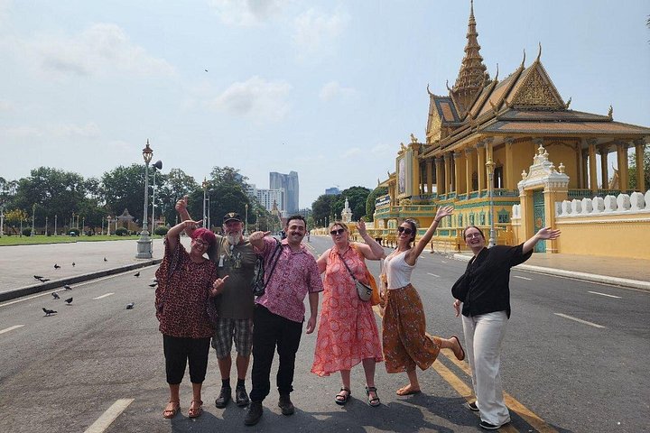 A comprehensive tour of Phnom Penh's historical sites, including temples, museums, and genocide memorials, photo 23 | wizardtrip