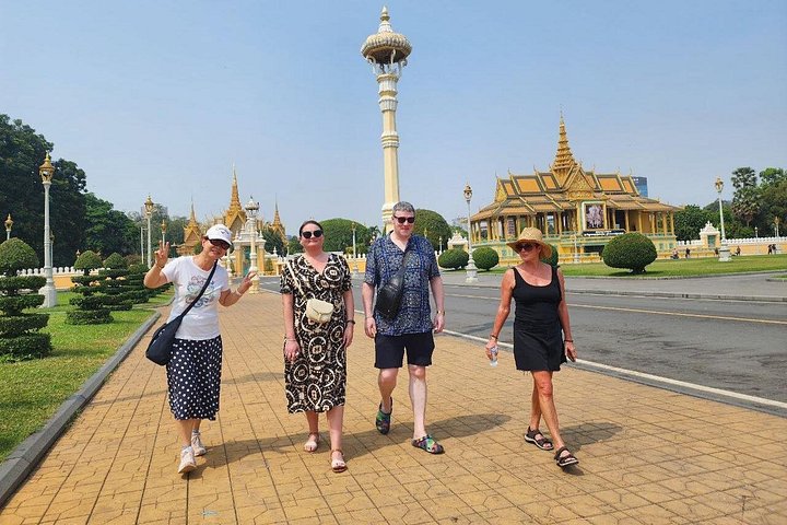 A comprehensive tour of Phnom Penh's historical sites, including temples, museums, and genocide memorials, photo 25 | wizardtrip