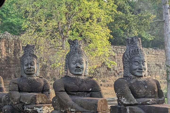 Visite privée en tuk-tuk des temples d'Angkor Wat, Bayon et Ta Prohm à Siem Reap, Cambodge, photo 13 | wizardtrip