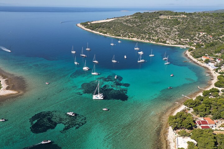 Excursion en bateau rapide vers le Blue Lagoon depuis Trogir, Croatie, avec baignade et exploration d'îles, photo 9 | wizardtrip