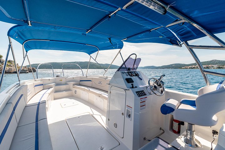 Excursion en bateau rapide vers le Blue Lagoon depuis Trogir, Croatie, avec baignade et exploration d'îles, photo 17 | wizardtrip