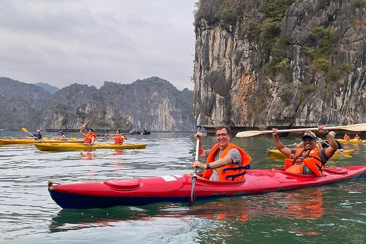 Scenic cruise through Ha Long Bay and Lan Ha Bay with kayaking and island exploration, photo 12 | wizardtrip