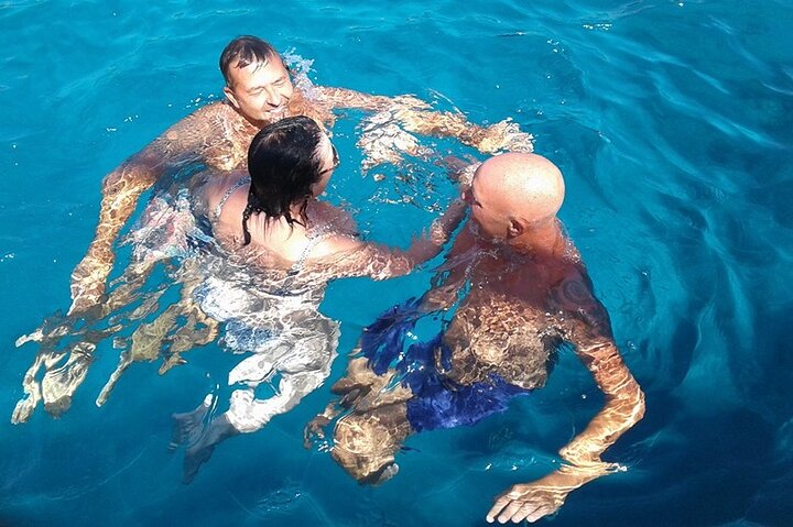 Croisière en yacht de luxe le long de la côte de Protaras, Chypre, avec arrêts baignade et toboggan, photo 7 | wizardtrip