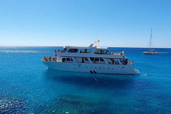 Croisière en yacht de luxe le long de la côte de Protaras, Chypre, avec arrêts baignade et toboggan, photo 19 | wizardtrip