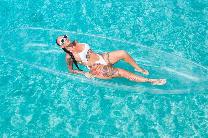 Sessão fotográfica em caiaque transparente em Curaçao com cocktails e filmagem com drone, foto 8 | wizardtrip