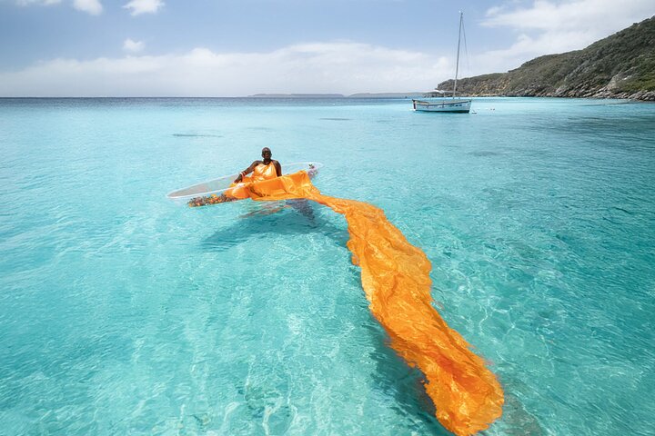 Sessão fotográfica em caiaque transparente em Curaçao com cocktails e filmagem com drone, foto 12 | wizardtrip