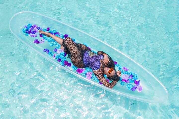 Sessão fotográfica em caiaque transparente em Curaçao com cocktails e filmagem com drone, foto 13 | wizardtrip