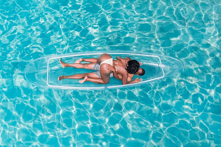 Sessão fotográfica em caiaque transparente em Curaçao com cocktails e filmagem com drone, foto 14 | wizardtrip