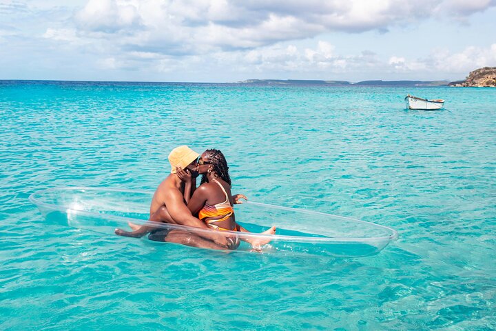 Sessão fotográfica em caiaque transparente em Curaçao com cocktails e filmagem com drone, foto 20 | wizardtrip