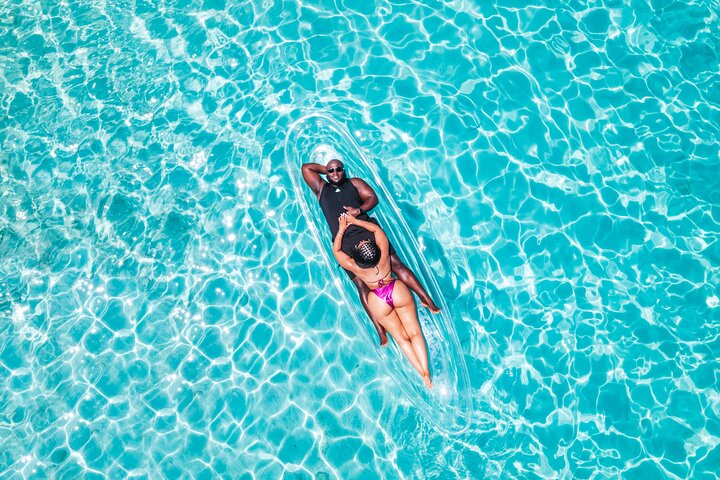 Sessão fotográfica em caiaque transparente em Curaçao com cocktails e filmagem com drone, foto 27 | wizardtrip