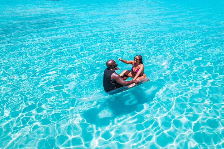 Sessão fotográfica em caiaque transparente em Curaçao com cocktails e filmagem com drone, foto 28 | wizardtrip