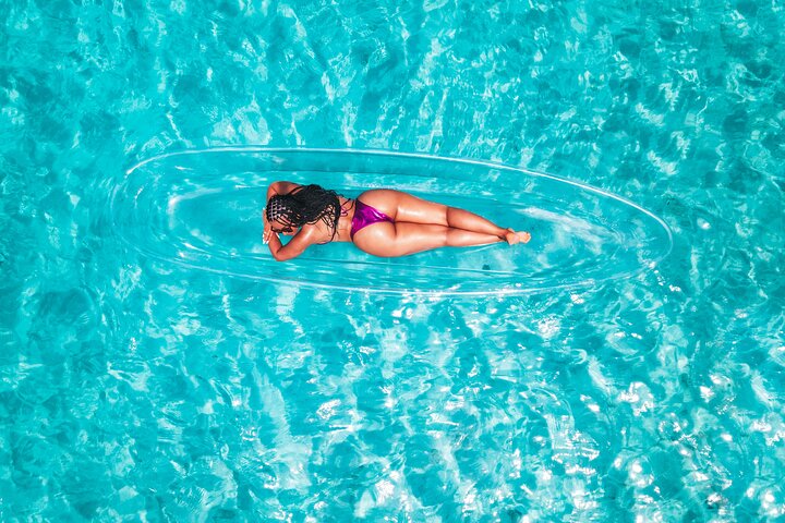 Sessão fotográfica em caiaque transparente em Curaçao com cocktails e filmagem com drone, foto 36 | wizardtrip