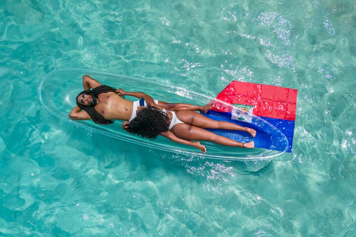 Sessão fotográfica em caiaque transparente em Curaçao com cocktails e filmagem com drone, foto 37 | wizardtrip
