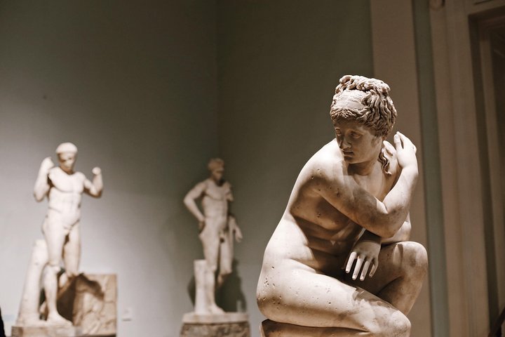 Guided tour of the British Museum in London, showcasing historical artifacts and cultural exhibits, photo 8 | wizardtrip