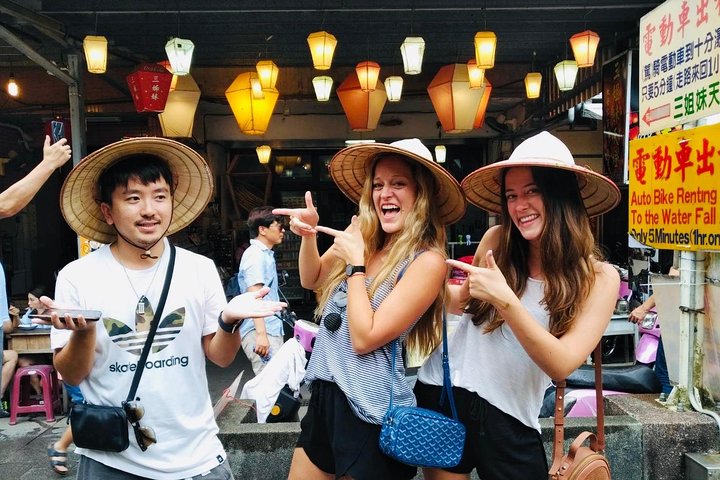 Privat dagsutflykt som utforskar Yehliu Geopark, Jiufen Old Street och Pingxi himmelslyktor från Taipei, foto 9 | wizardtrip