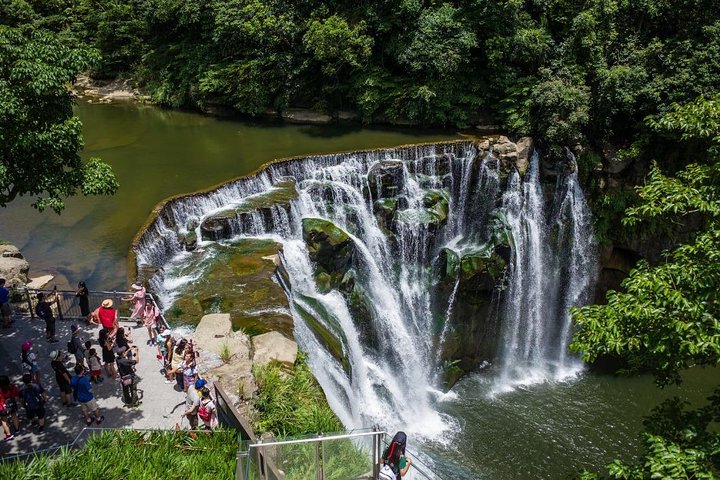 Privat dagsutflykt som utforskar Yehliu Geopark, Jiufen Old Street och Pingxi himmelslyktor från Taipei, foto 10 | wizardtrip