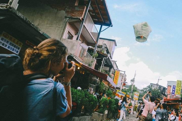 Halbtägige Privattour nach Jiufen, Shifen Wasserfall & Pingxi Himmelslaterne | wizardtrip