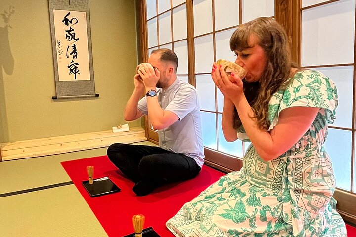 Expérience authentique de cérémonie du thé japonaise à Osaka, avec matcha et douceurs, photo 8 | wizardtrip
