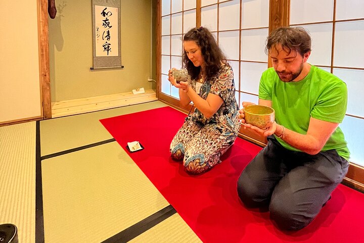 Expérience authentique de cérémonie du thé japonaise à Osaka, avec matcha et douceurs, photo 9 | wizardtrip
