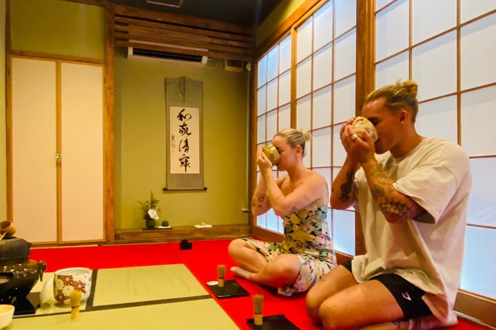 Expérience authentique de cérémonie du thé japonaise à Osaka, avec matcha et douceurs, photo 22 | wizardtrip
