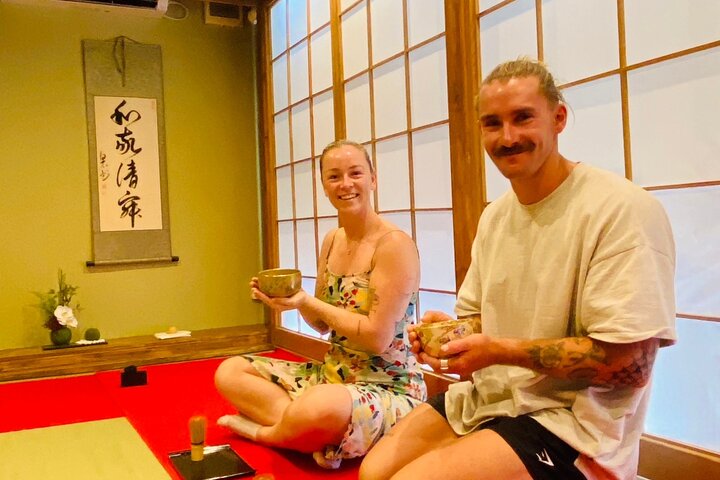Expérience authentique de cérémonie du thé japonaise à Osaka, avec matcha et douceurs, photo 23 | wizardtrip