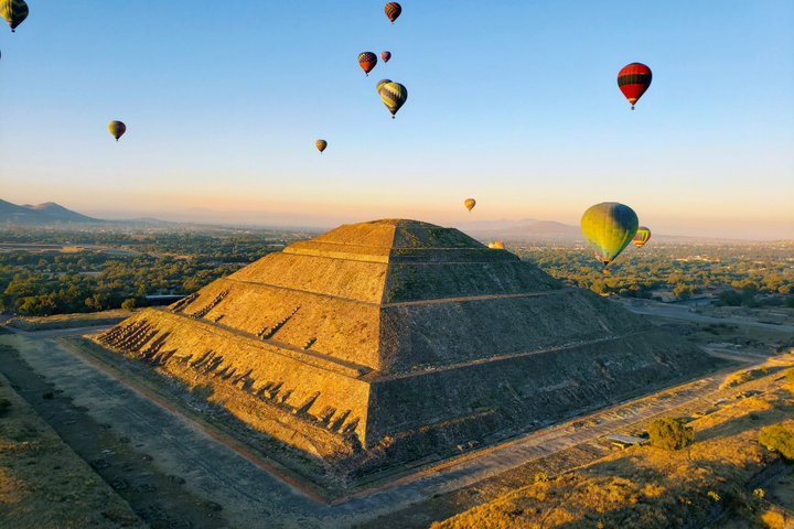 Vol en montgolfière à Teotihuacan | Prise en charge CDMX | Petit-déjeuner dans une grotte | wizardtrip