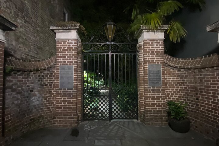 Spøkelsestur i Charleston som utforsker hjemsøkte gater og historiske steder om natten, foto 6 | wizardtrip