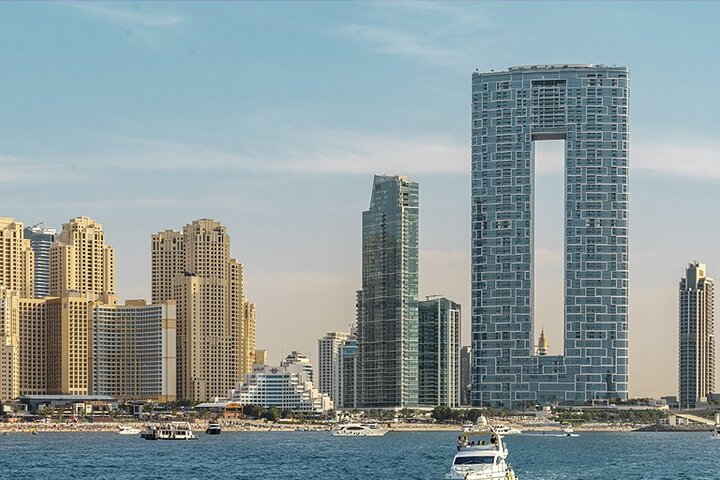 Lyxig yachtkryssning vid solnedgången i Dubai Marina, med utsikt över stadens skyline och ikoniska landmärken, foto 11 | wizardtrip