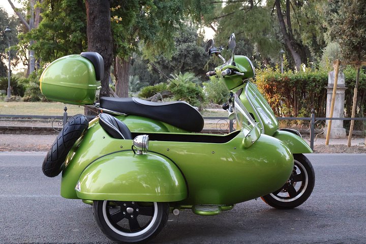 Ride through Rome's historic streets on a classic Vespa sidecar, visiting iconic landmarks, photo 11 | wizardtrip